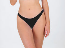 Carregar imagem no visualizador da galeria, Model Front: Rio De Sol Calcinha Bottom Nero Essential-Comfy