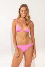 Carregar imagem no visualizador da galeria, Model Front: Rio De Sol Calcinha Bottom Crespinho-Rosa Essential-Comfy