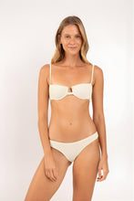 Carregar imagem no visualizador da galeria, Model Front: Rio De Sol Calcinha Bottom Brisa-Offwhite Essential