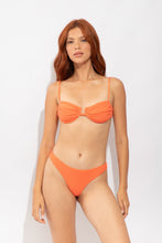 Carregar imagem no visualizador da galeria, Model Front: Rio De Sol Soutien Top Tribu-Flow Zaya