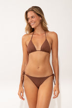 Carregar imagem no visualizador da galeria, Model Front: Wednesday In Hawaii By Rio De Sol Set Set Coco Kauai Kaleia