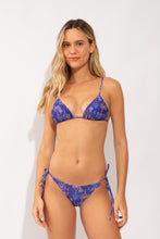 Carregar imagem no visualizador da galeria, Model Front: Rio De Sol Soutien Top Ikat-Blue Lia