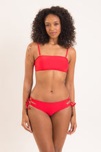 Carregar imagem no visualizador da galeria, Model Front: Rio De Sol Calcinha Bottom Rouge Madrid