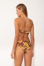 Carregar imagem no visualizador da galeria, Model Back: Wednesday In Hawaii By Rio De Sol Soutien Top Pua-Coco-Lilikoi Lani