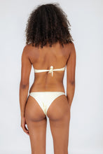Carregar imagem no visualizador da galeria, Model Back: Rio De Sol Calcinha Bottom Off-White Leblon