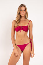 Carregar imagem no visualizador da galeria, Model Front: Rio De Sol Calcinha Bottom Shimmer-Desejo Cheeky-Tie-Gold