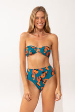Carregar imagem no visualizador da galeria, Model Front: Rio De Sol Calcinha Bottom Luma Hotpants