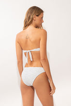 Carregar imagem no visualizador da galeria, Model Back: Rio De Sol Set Set Linea-White Dora Essential-Comfy