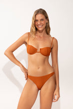 Carregar imagem no visualizador da galeria, Model Front: Rio De Sol Calcinha Bottom Ferrugo Leblon
