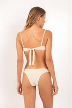 Carregar imagem no visualizador da galeria, Model Back: Rio De Sol Calcinha Bottom Brisa-Offwhite Essential
