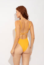 Carregar imagem no visualizador da galeria, Model Back: Rio De Sol Maiô Bubble-Calendula Attaya
