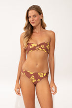 Carregar imagem no visualizador da galeria, Model Front: Wednesday In Hawaii By Rio De Sol Soutien Top Pua-Coco-Lilikoi Lani
