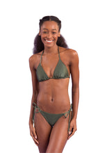 Carregar imagem no visualizador da galeria, Model Front: Rio De Sol Calcinha Bottom Shimmer-Croco Cheeky-Tie
