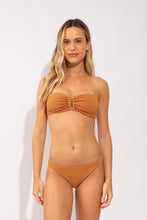Carregar imagem no visualizador da galeria, Model Front: Rio De Sol Calcinha Bottom Brisa-Caramelo Essential-Comfy

