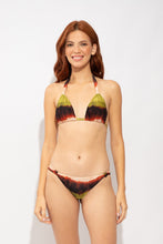 Carregar imagem no visualizador da galeria, Model Front: Rio De Sol Soutien Top Vibe-Terra Mel
