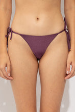 Carregar imagem no visualizador da galeria, Gallery: Rio De Sol Calcinha Bottom Shimmer-Figo Cheeky-Tie-Gold
