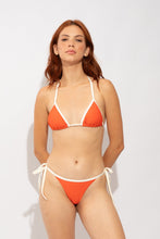 Carregar imagem no visualizador da galeria, Model Front: Rio De Sol Soutien Top Bold-Orange Tri-Vies
