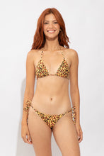 Carregar imagem no visualizador da galeria, Model Front: Rio De Sol Calcinha Bottom Yellow-Feline Lacinho
