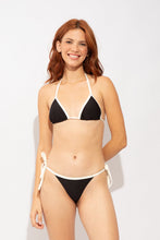 Carregar imagem no visualizador da galeria, Model Front: Rio De Sol Calcinha Bottom Bold-Black Cheeky-Tie-Vies
