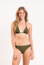 Carregar imagem no visualizador da galeria, Model Front: Rio De Sol Calcinha Bottom Shimmer-Croco Essential-Comfy

