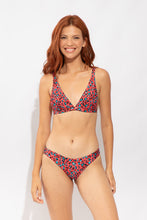 Carregar imagem no visualizador da galeria, Model Front: Rio De Sol Calcinha Bottom Coral-Feline Essential-Comfy

