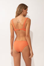 Carregar imagem no visualizador da galeria, Model Back: Rio De Sol Calcinha Bottom Sand-Argila Essential-Comfy
