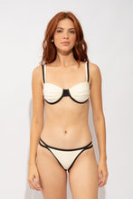Carregar imagem no visualizador da galeria, Model Front: Rio De Sol Calcinha Bottom Bold-Ivory Duo-Vies

