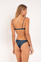 Carregar imagem no visualizador da galeria, Model Back: Rio De Sol Set Set Shimmer-Shark Balconet-Tie Cheeky-Tie-Gold
