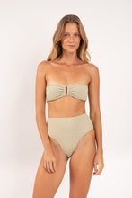 Carregar imagem no visualizador da galeria, Model Front: Rio De Sol Calcinha Bottom Brisa-Pistache Hotpants
