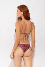 Carregar imagem no visualizador da galeria, Model Back: Rio De Sol Calcinha Bottom Coral-Feline Leblon
