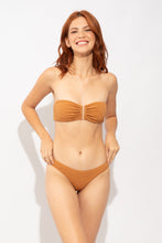 Carregar imagem no visualizador da galeria, Model Front: Rio De Sol Calcinha Bottom Brisa-Caramelo Essential

