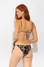 Carregar imagem no visualizador da galeria, Model Back: Rio De Sol Calcinha Bottom Flora Ibiza-Comfy
