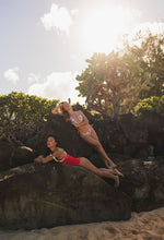 Carregar imagem no visualizador da galeria, Image 13: Wednesday In Hawaii By Rio De Sol Calcinha Bottom Pua-Hibiscus Kaleia
