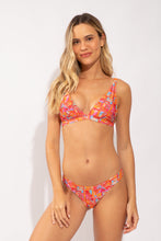 Carregar imagem no visualizador da galeria, Model Front: Rio De Sol Soutien Top Rio-Pop Alba
