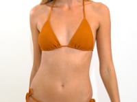 Carregar e reproduzir vídeo no visualizador da galeria, Video: Rio De Sol Calcinha Bottom Ferrugo Cheeky-Tie
