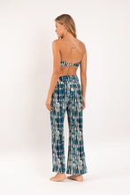 Carregar imagem no visualizador da galeria, Model Back: Rio De Sol Calça De Praia Azule Murana Pants
