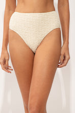 Carregar imagem no visualizador da galeria, Gallery: Rio De Sol Calcinha Bottom Brisa-Offwhite Hotpants
