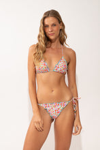 Carregar imagem no visualizador da galeria, Model Front: Rio De Sol Calcinha Bottom Ditsy-Sky Frufru
