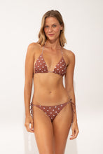 Carregar imagem no visualizador da galeria, Model Front: Rio De Sol Calcinha Bottom Kiko-Coco Kaleia-Comfy
