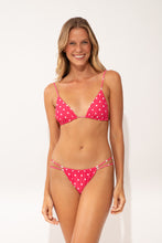 Carregar imagem no visualizador da galeria, Model Front: Rio De Sol Calcinha Bottom Kiko-Guava Isla
