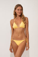Carregar imagem no visualizador da galeria, Model Front: Rio De Sol Calcinha Bottom Lilikoi Kaleia
