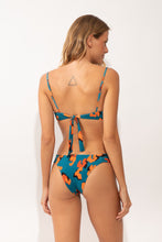 Carregar imagem no visualizador da galeria, Model Back: Rio De Sol Calcinha Bottom Luma Baobi

