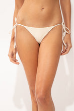 Carregar imagem no visualizador da galeria, Gallery: Rio De Sol Calcinha Bottom Malibu-Natural Cheeky-Tie
