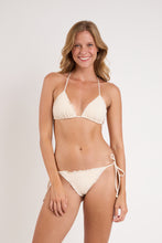 Carregar imagem no visualizador da galeria, Model Front: Rio De Sol Calcinha Bottom Malibu-Natural Frufru

