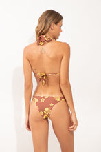 Carregar imagem no visualizador da galeria, Model Back: Rio De Sol Calcinha Bottom Pua-Coco-Lilikoi Oahu
