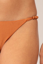 Carregar imagem no visualizador da galeria, Image 05: Rio De Sol Calcinha Bottom Shimmer-Nocciola Cheeky-Noa
