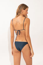 Carregar imagem no visualizador da galeria, Model Back: Rio De Sol Calcinha Bottom Shimmer-Shark Ibiza-Comfy-Gold
