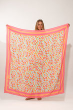 Carregar imagem no visualizador da galeria, Model Front: Rio De Sol Canga Ditsy-Sky Canga
