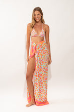 Carregar imagem no visualizador da galeria, Model Back: Rio De Sol Canga Ditsy-Sky Canga
