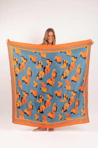 Model Front: Rio De Sol Canga Luma Canga